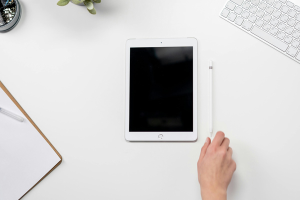 ?AI未來趨勢：技術(shù)突破、應用拓展與社會影響深化?